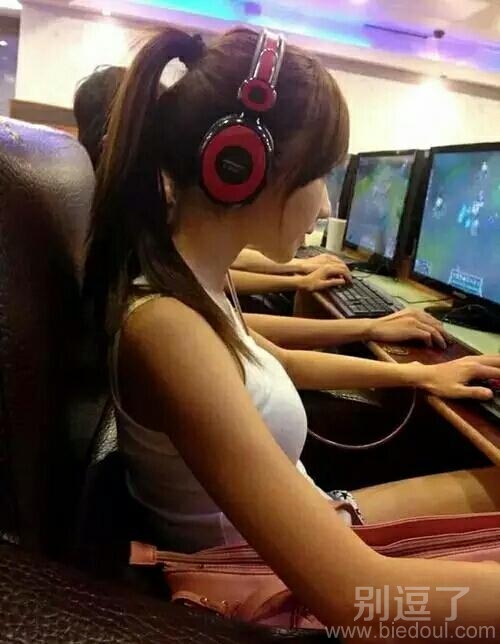 妹子今天输的惨惨的 妹子今天输的惨惨的