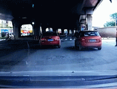 这样走心的碰瓷已经不多见了。