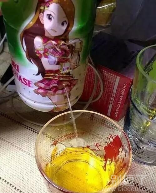 现在喝饮料都这么邪恶的么 现在喝饮料都这么邪恶的么