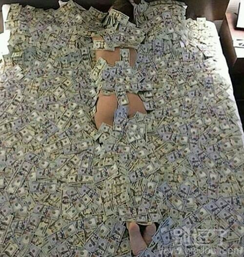 一个有钱的女人。 一个有钱的女人。