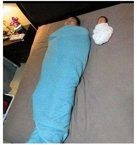 两个蚕宝宝，谢谢妈妈的细心呵护