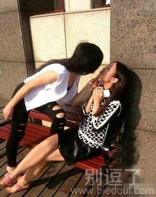 妹子,来让姐亲一个! 妹子,来让姐亲一个!