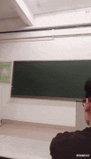 搞笑GIF趣图：老师中的神仙颜值，不说了我要看老师了，不对开始上课了！