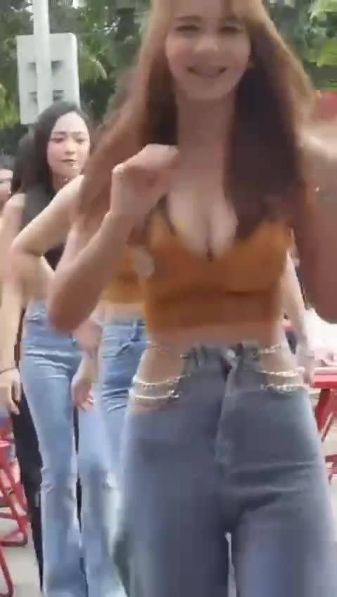 轻松一刻:还是老板玩的花,招"小秘"明码标价! 轻松一刻:还是老板玩的花,招"小秘"明码标价!