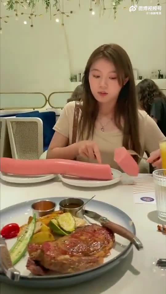 轻松一刻:还是老板玩的花,招"小秘"明码标价! 轻松一刻:还是老板玩的花,招"小秘"明码标价!