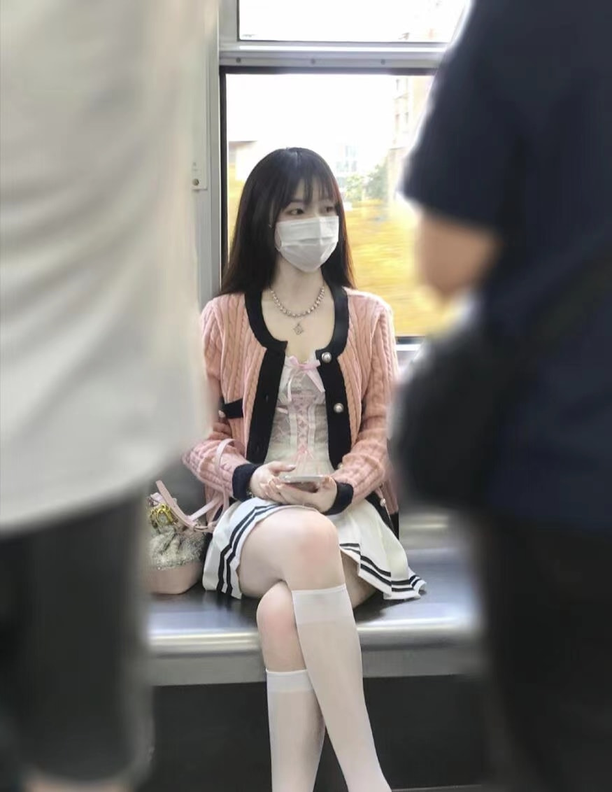 轻松一刻:还是老板玩的花,招"小秘"明码标价! 轻松一刻:还是老板玩的花,招"小秘"明码标价!