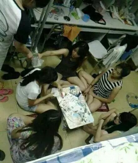 女生宿舍的壮观场面 女生宿舍的壮观场面