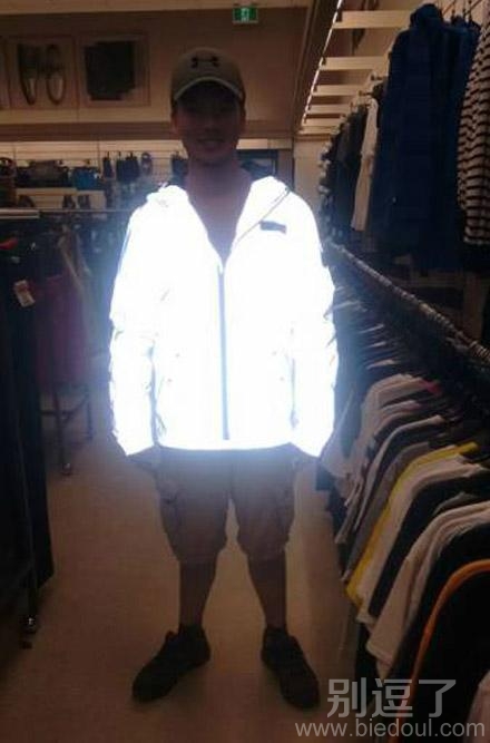 会发光的衣服。。
