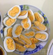 吃蛋黄的大餐。。
