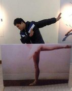 跳小天鹅的哥们。。 跳小天鹅的哥们。。