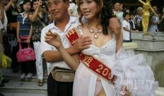 拿开你的猪蹄。。 拿开你的猪蹄。。