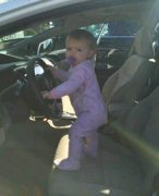 开车去接小女朋友喽 开车去接小女朋友喽