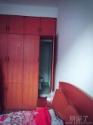 在卧室里的厕所。。