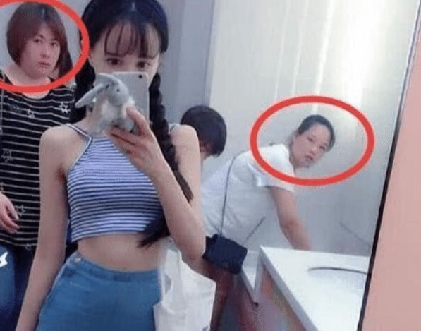 姑娘,现在敢穿这衣服的人确实不多了,你就没觉得尴尬吗 姑娘,现在敢穿这衣服的人确实不多了,你就没觉得尴尬吗