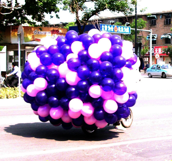 可爱趣图之气球也幽默--余跃军供图