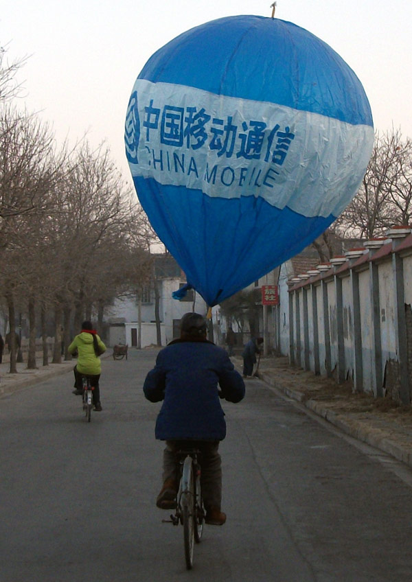 可爱趣图之气球也幽默--余跃军供图