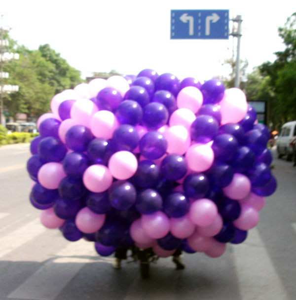 可爱趣图之气球也幽默--余跃军供图