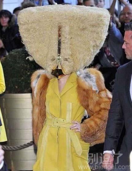 时装就是穿别人看不懂的就是了。 时装就是穿别人看不懂的就是了。