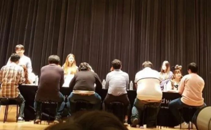 这狮子怎么狗里狗气的 这狮子怎么狗里狗气的