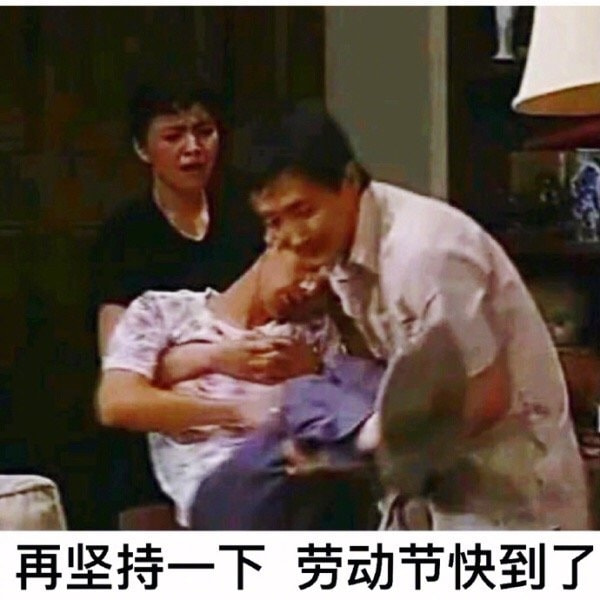 轻松一刻:学员练车送惊喜,教练把脸埋怀里! 轻松一刻:学员练车送惊喜,教练把脸埋怀里!