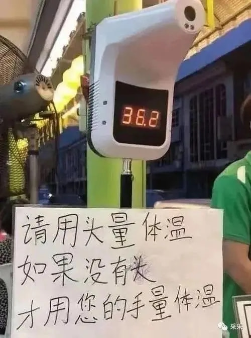 轻松一刻:学员练车送惊喜,教练把脸埋怀里! 轻松一刻:学员练车送惊喜,教练把脸埋怀里!