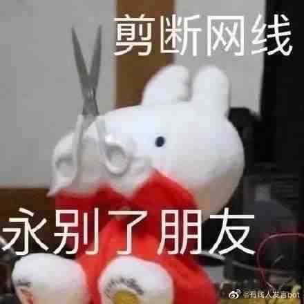 轻松一刻:学员练车送惊喜,教练把脸埋怀里! 轻松一刻:学员练车送惊喜,教练把脸埋怀里!