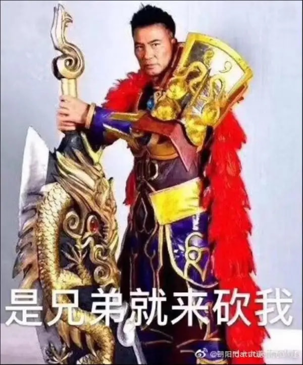 轻松一刻:学员练车送惊喜,教练把脸埋怀里! 轻松一刻:学员练车送惊喜,教练把脸埋怀里!