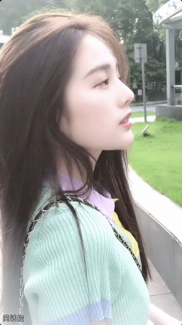 侧颜杀的长发迷人妹纸