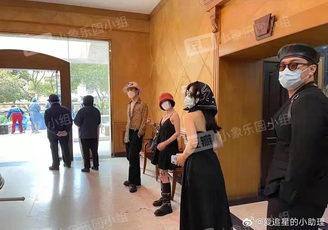 轻松一刻:你见过散养的小姐姐吗?我见过 轻松一刻:你见过散养的小姐姐吗?我见过