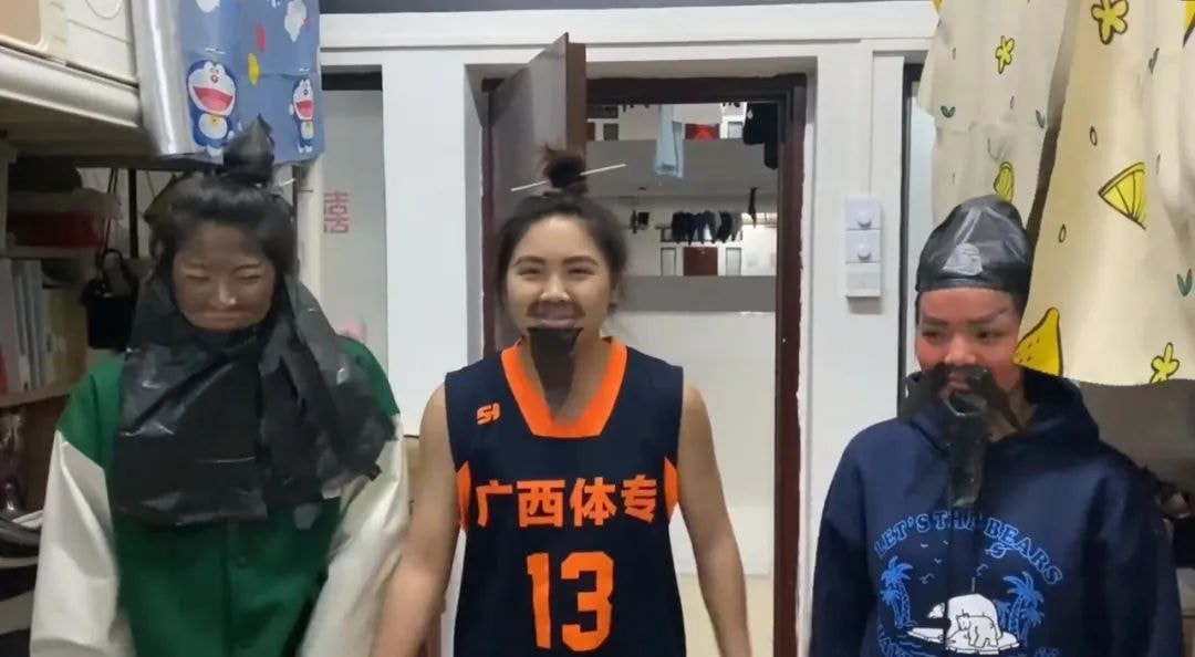 轻松一刻:你见过散养的小姐姐吗?我见过 轻松一刻:你见过散养的小姐姐吗?我见过