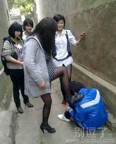 让你见识一下女汉子的厉害 让你见识一下女汉子的厉害