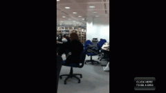 美女上班能好好的坐吗？