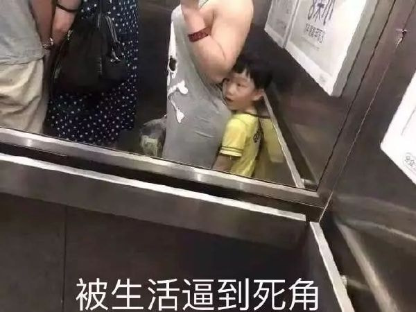 轻松一刻:哥哥你好好坐船头,让妹妹在后面揩把油! 轻松一刻:哥哥你好好坐船头,让妹妹在后面揩把油!