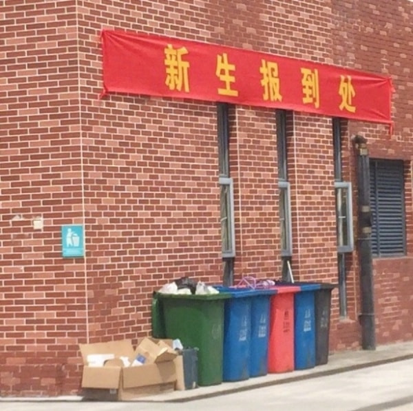 轻松一刻:哥哥你好好坐船头,让妹妹在后面揩把油! 轻松一刻:哥哥你好好坐船头,让妹妹在后面揩把油!