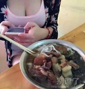 怪不得美女吃这么多肉肉