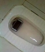 想到电话都进水了 想到电话都进水了