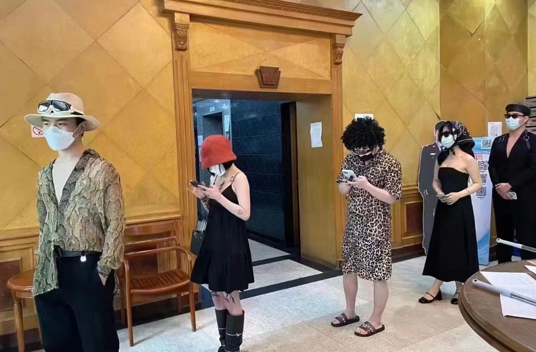 轻松一刻:转角不一定遇到爱情,可能是疫情 轻松一刻:转角不一定遇到爱情,可能是疫情