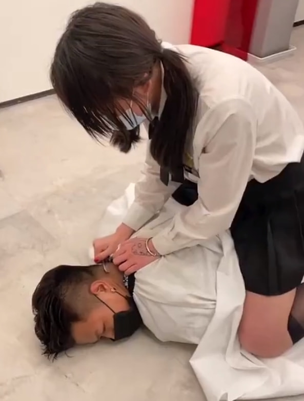 轻松一刻:转角不一定遇到爱情,可能是疫情 轻松一刻:转角不一定遇到爱情,可能是疫情
