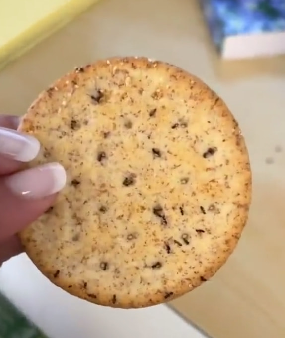 轻松一刻:转角不一定遇到爱情,可能是疫情 轻松一刻:转角不一定遇到爱情,可能是疫情