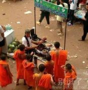 现在和尚都吃荤了 现在和尚都吃荤了