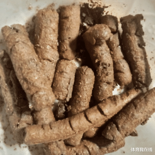 “老板娘你穿成这样子,有几个客人能安心吃饭?”哈哈哈一顿饭能吃一天 “老板娘你穿成这样子,有几个客人能安心吃饭?”哈哈哈一顿饭能吃一天