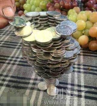 硬币哥又出现了。