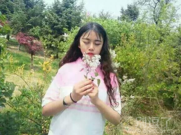 穿着新衣服出来秀 穿着新衣服出来秀