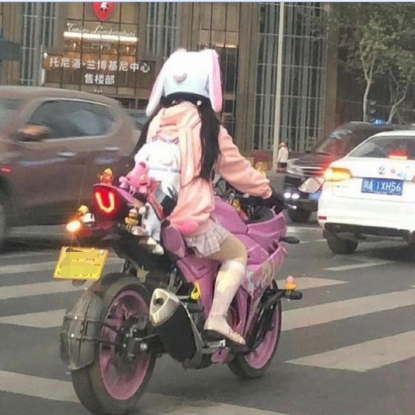 轻松一刻:孤男寡女只在车里约会?多少有点含蓄了 轻松一刻:孤男寡女只在车里约会?多少有点含蓄了