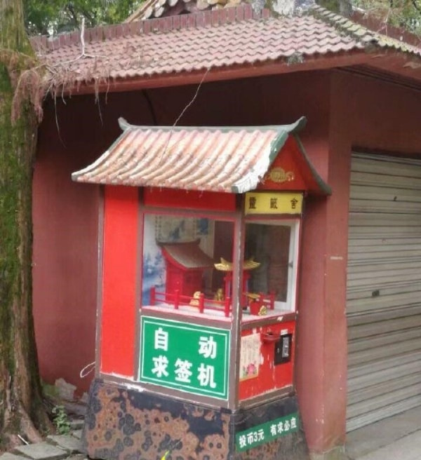 轻松一刻:孤男寡女只在车里约会?多少有点含蓄了 轻松一刻:孤男寡女只在车里约会?多少有点含蓄了