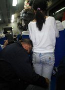 大爷你这睡姿是故意的吧！