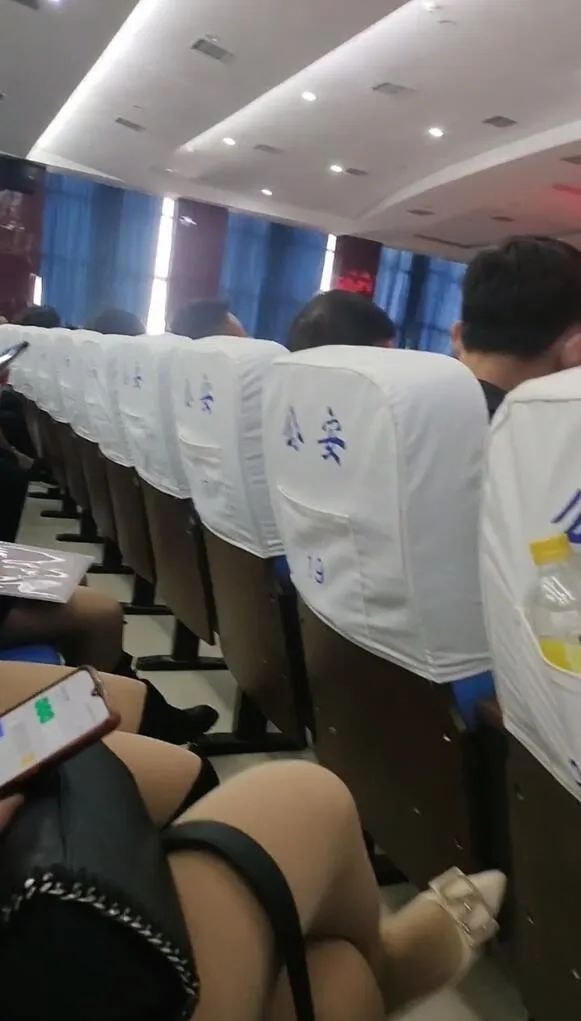 轻松一刻:女人喜欢看腹肌,男人喜欢看什么? 轻松一刻:女人喜欢看腹肌,男人喜欢看什么?