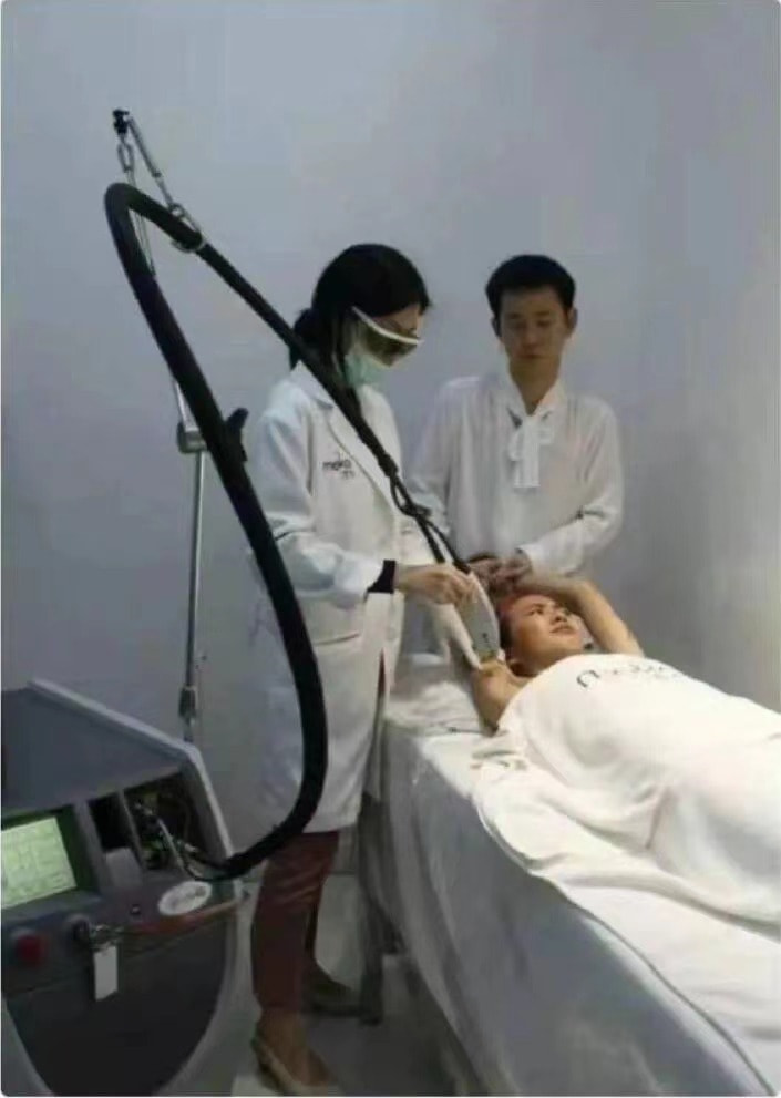 轻松一刻：女人喜欢看腹肌，男人喜欢看什么？