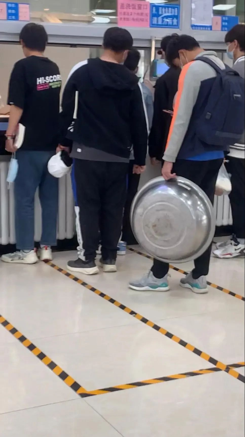 轻松一刻:女人喜欢看腹肌,男人喜欢看什么? 轻松一刻:女人喜欢看腹肌,男人喜欢看什么?
