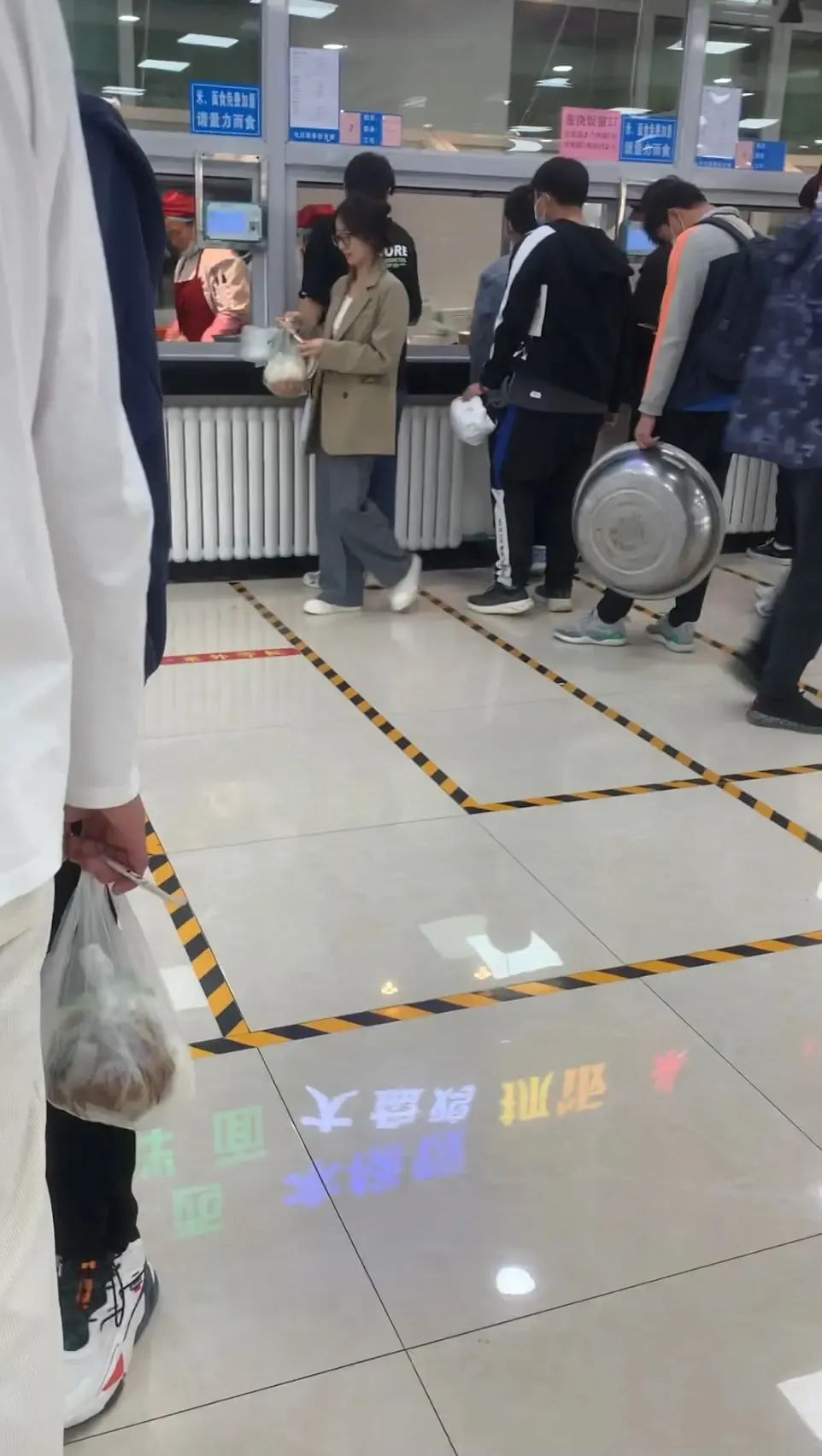 轻松一刻:女人喜欢看腹肌,男人喜欢看什么? 轻松一刻:女人喜欢看腹肌,男人喜欢看什么?